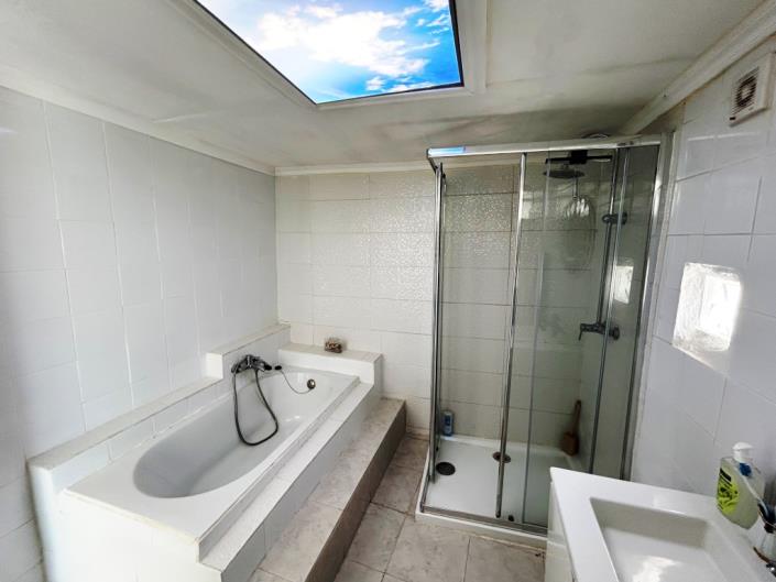Image No.20-3 Bed House for sale