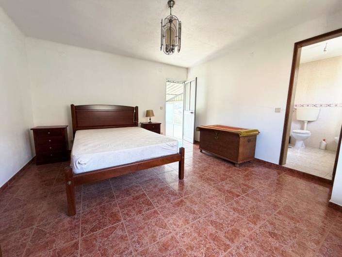 Image No.21-3 Bed House for sale