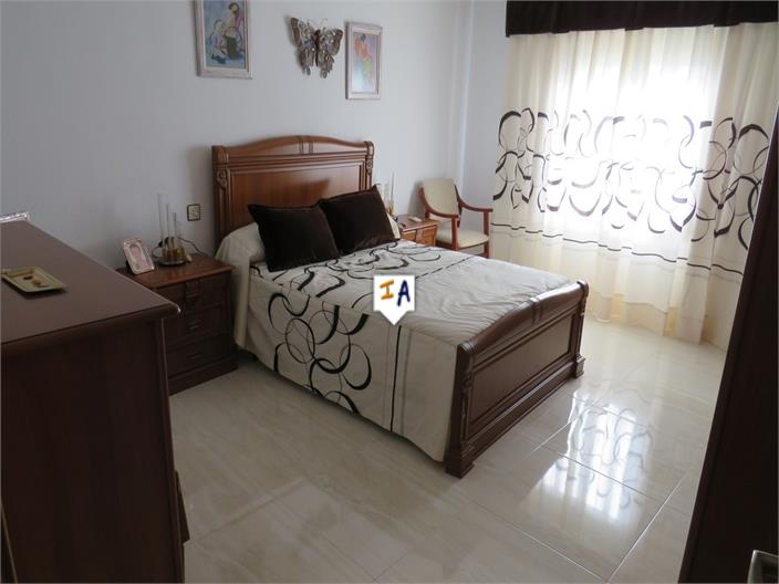 Image No.11-5 Bed House for sale