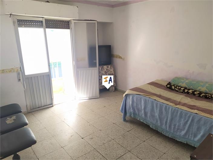 Image No.8-6 Bed House for sale