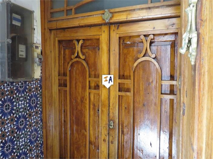 Image No.2-6 Bed House for sale