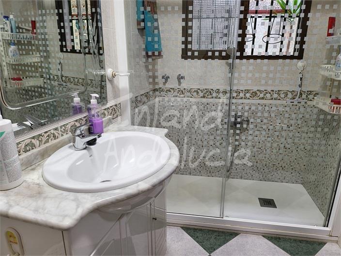 Image No.5-3 Bed House for sale