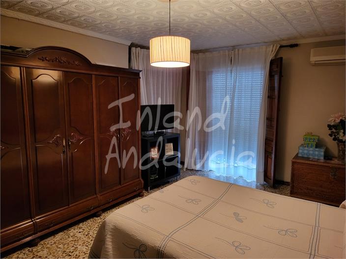 Image No.8-3 Bed House for sale