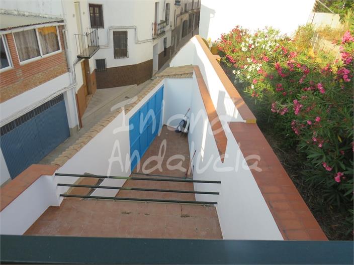 Image No.11-3 Bed House for sale