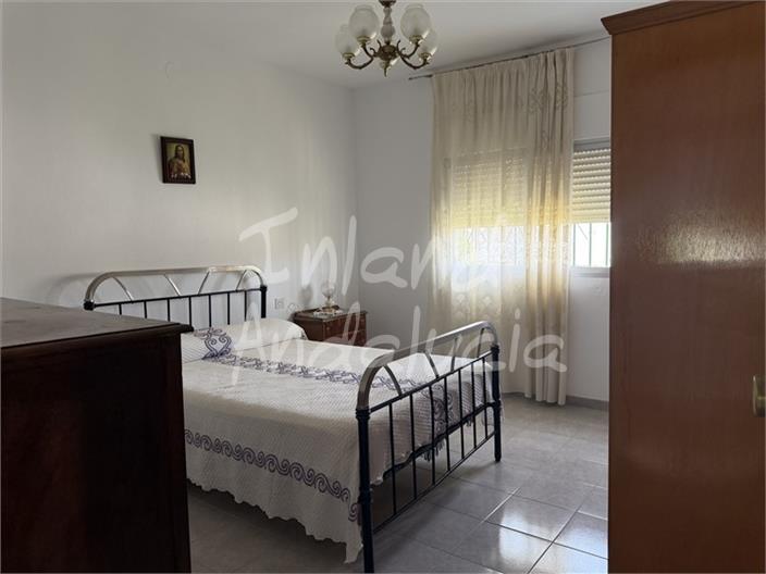 Image No.11-3 Bed House for sale