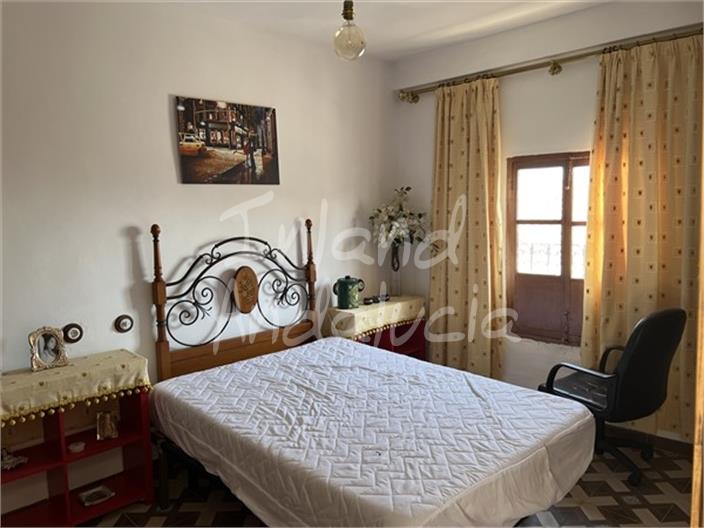 Image No.11-5 Bed House for sale