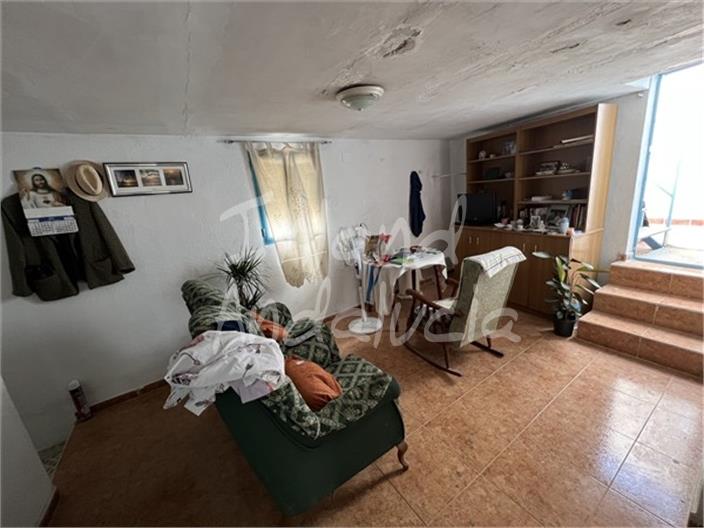 Image No.6-4 Bed House for sale