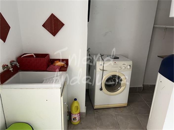 Image No.8-3 Bed House for sale