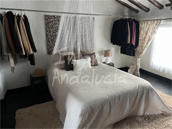 Image No.10-3 Bed House for sale