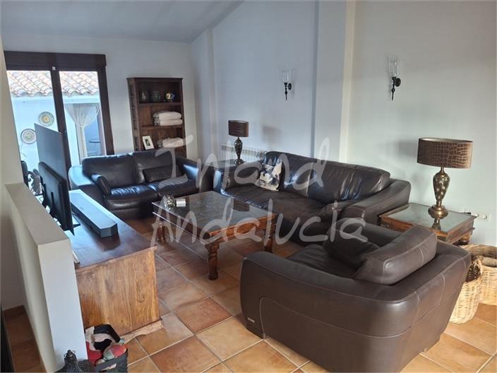 Image No.9-6 Bed Farmhouse for sale