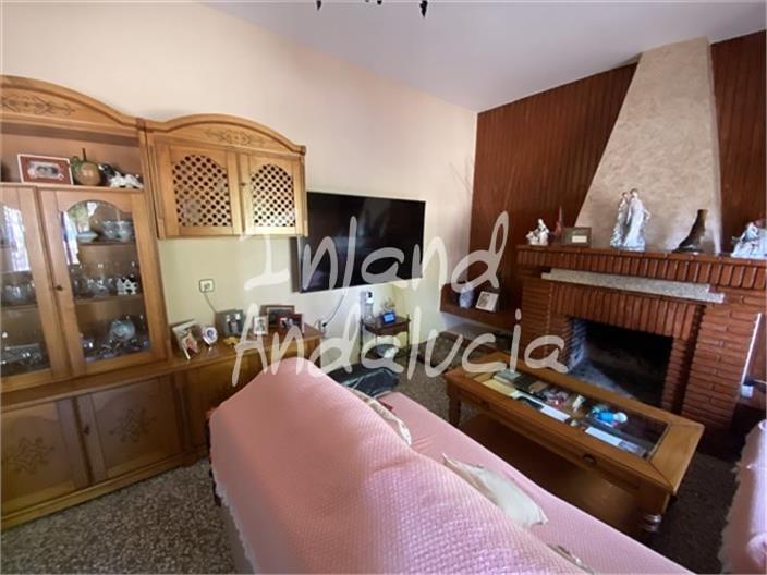 Image No.6-4 Bed Commercial for sale