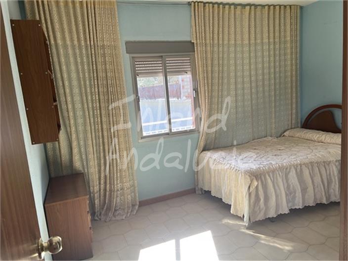 Image No.8-5 Bed House for sale