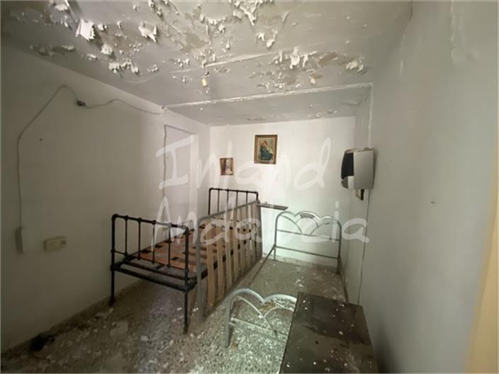 Image No.7-5 Bed House for sale