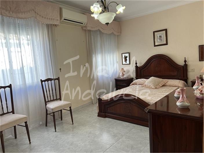 Image No.10-3 Bed House for sale
