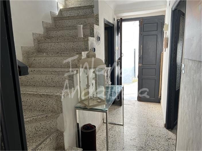 Image No.8-4 Bed House for sale