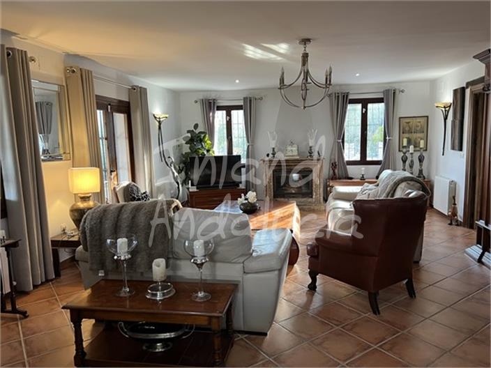 Image No.4-2 Bed Farmhouse for sale