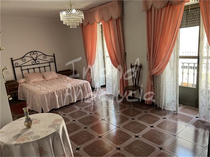 Image No.8-5 Bed House for sale