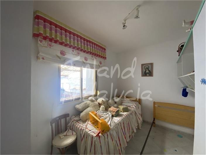 Image No.6-4 Bed House for sale