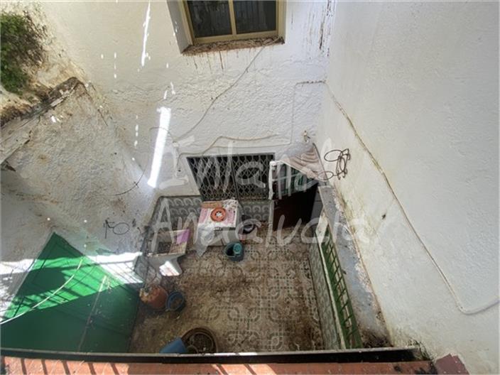 Image No.7-4 Bed House for sale