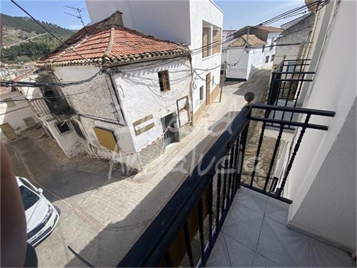 Image No.10-4 Bed House for sale