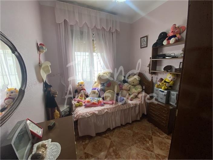 Image No.9-3 Bed House for sale