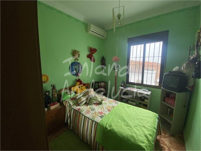 Image No.10-3 Bed House for sale