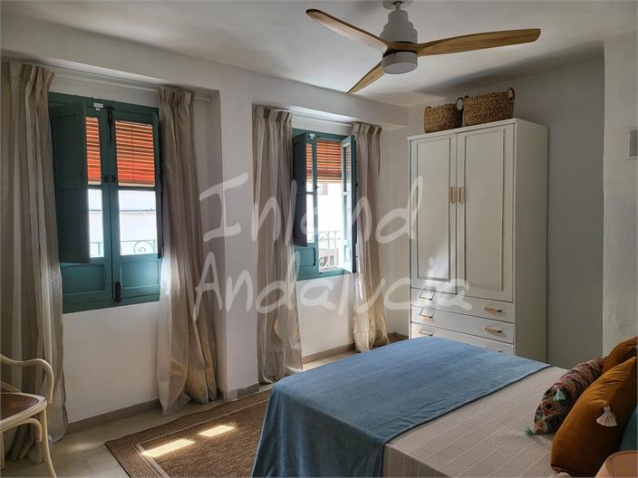 Image No.11-2 Bed House for sale