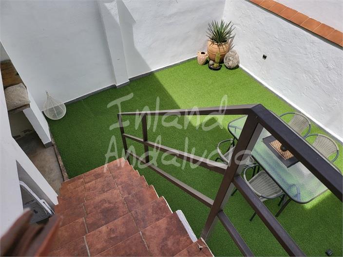 Image No.5-2 Bed House for sale