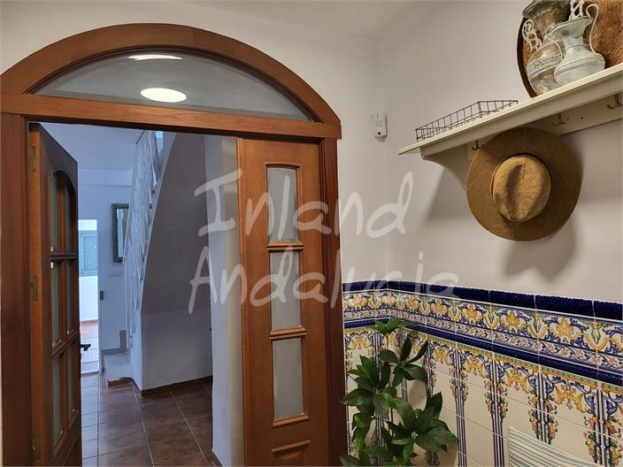 Image No.9-2 Bed House for sale