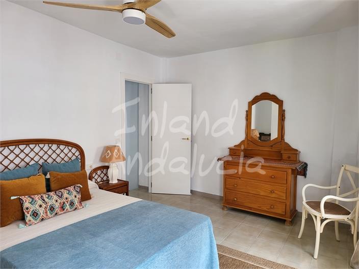 Image No.10-2 Bed House for sale