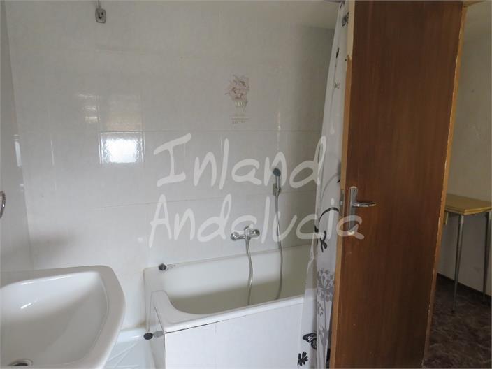 Image No.8-3 Bed House for sale