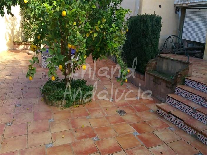 Image No.8-5 Bed House for sale