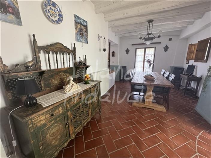 Image No.5-8 Bed Farmhouse for sale