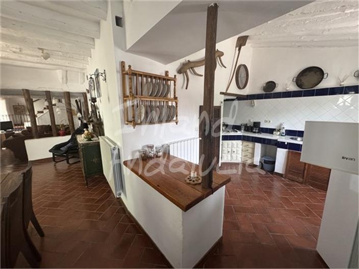 Image No.6-8 Bed Farmhouse for sale