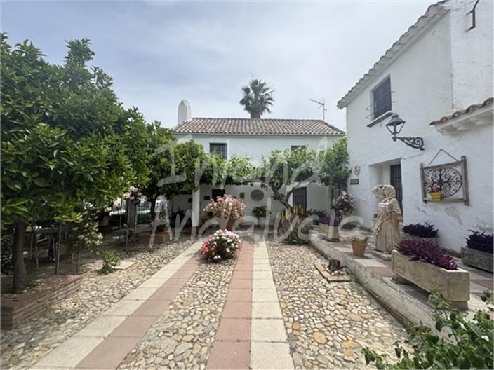 Image No.8-8 Bed Farmhouse for sale