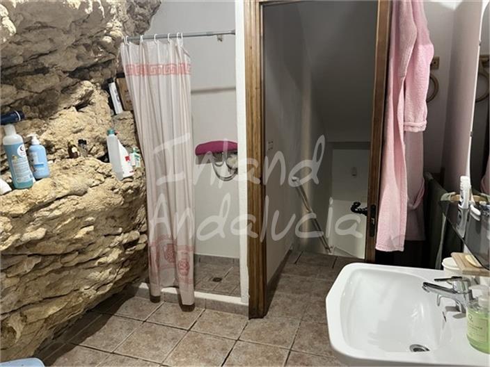 Image No.8-5 Bed Farmhouse for sale