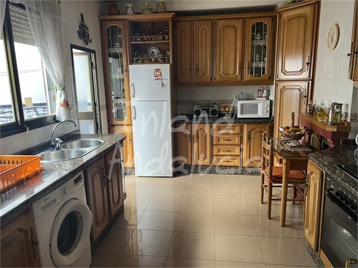 Image No.5-10 Bed House for sale