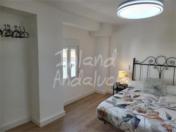 Image No.10-3 Bed House for sale