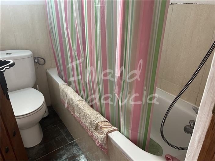 Image No.11-3 Bed House for sale