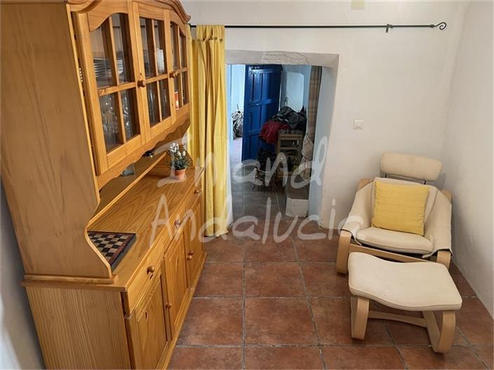 Image No.10-3 Bed House for sale