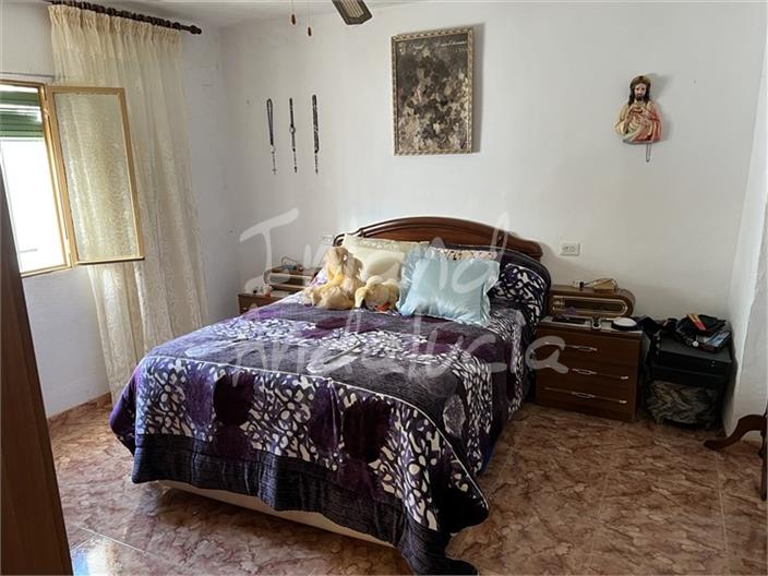 Image No.9-3 Bed House for sale