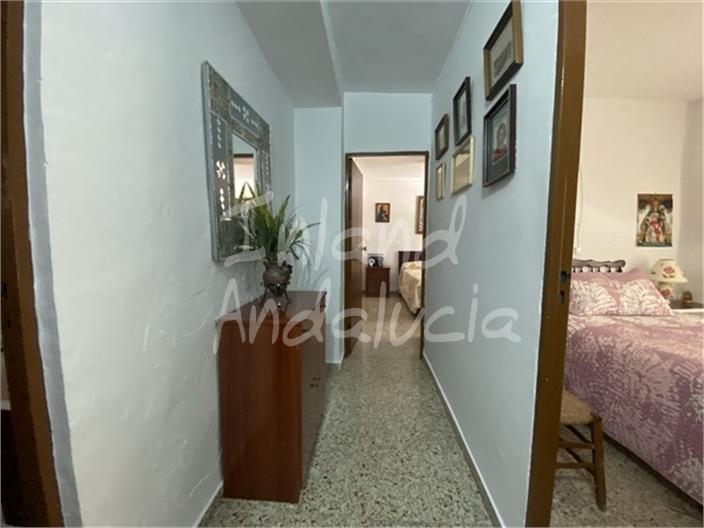 Image No.8-4 Bed House for sale