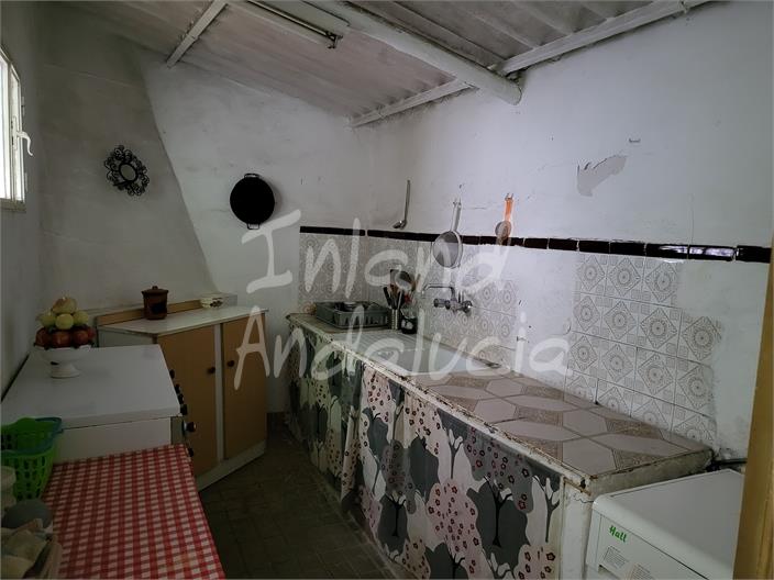 Image No.8-4 Bed House for sale