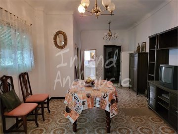 th64318