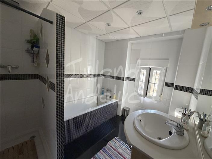 Image No.9-2 Bed House for sale