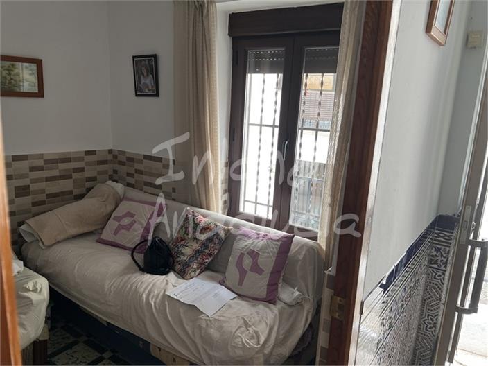 Image No.5-2 Bed House for sale