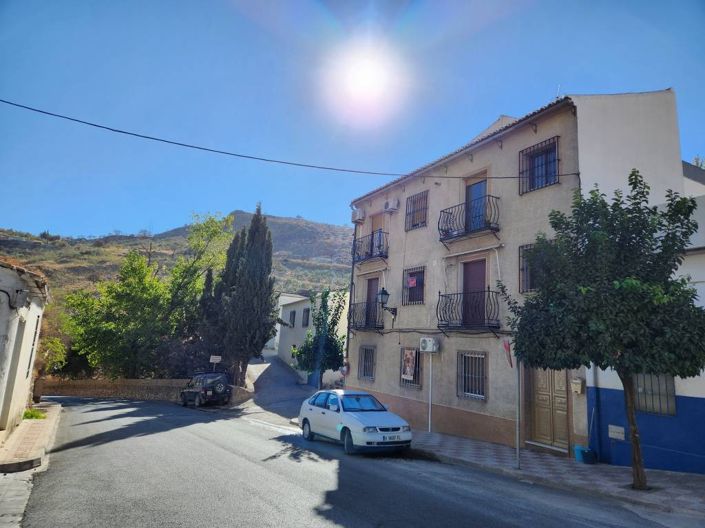 Image No.21-3 Bed Apartment for sale