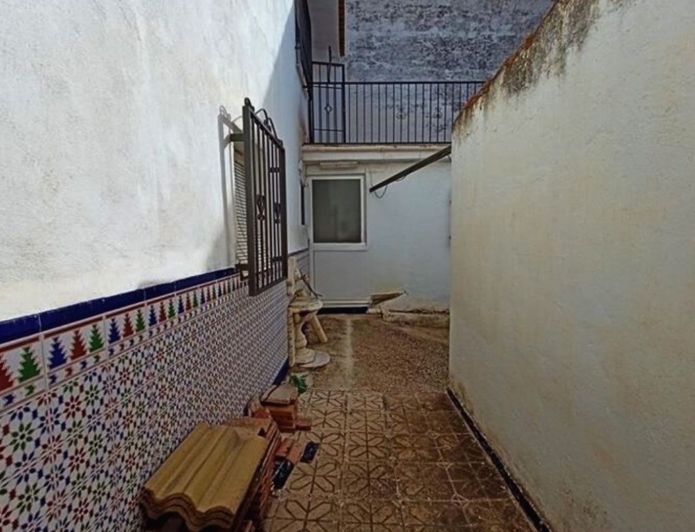 Image No.17-4 Bed Townhouse for sale