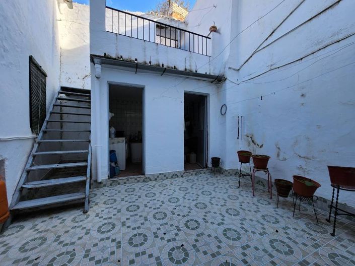 Image No.16-5 Bed Townhouse for sale