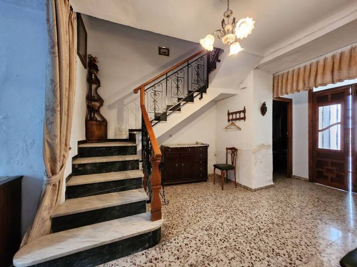 Image No.18-5 Bed Townhouse for sale